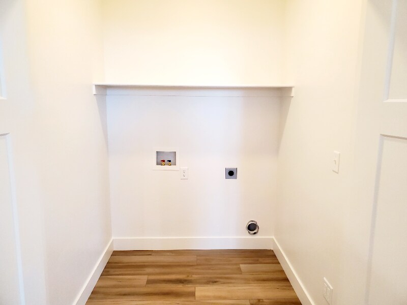 Building Photo - 809 380 E