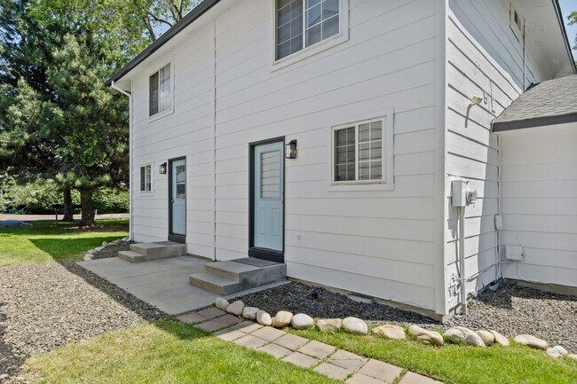 Building Photo - 3736 Rose Hill St