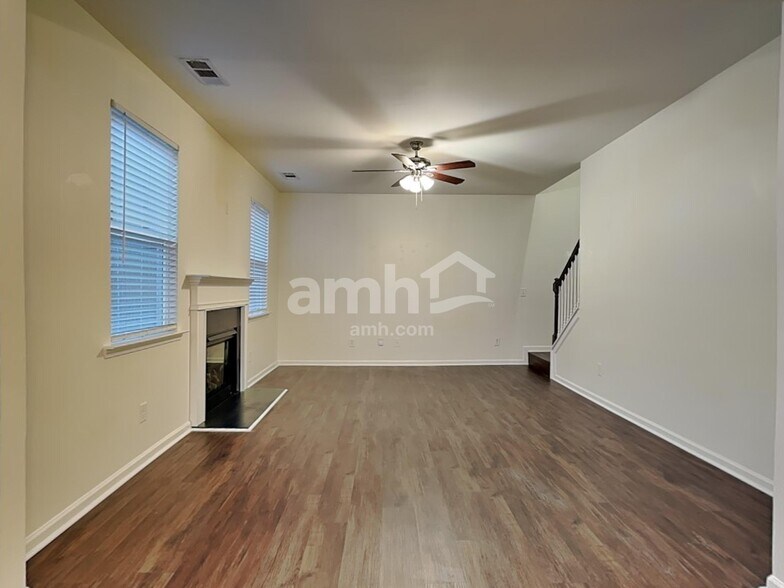 Building Photo - 515 S Fortune Way