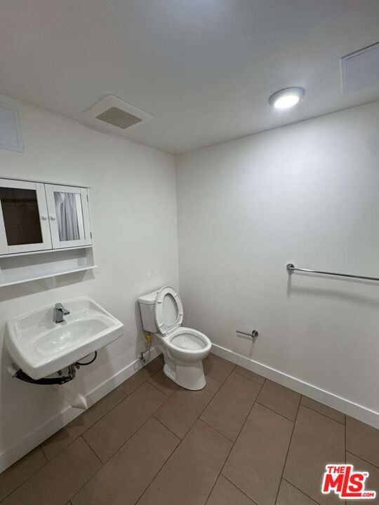 Building Photo - 1039 E 28th St