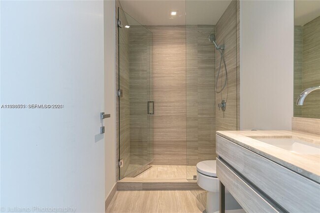 Building Photo - 18975 Collins Ave