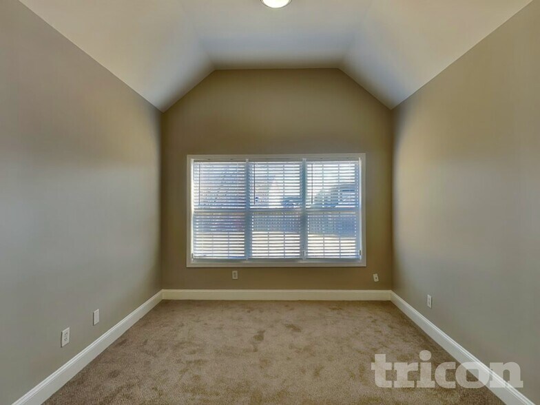 Building Photo - 903 Ember Ct