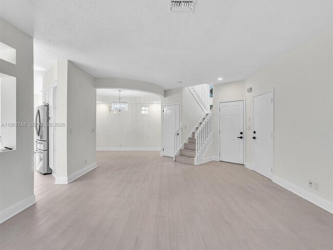 Building Photo - 11407 Lakeview Dr