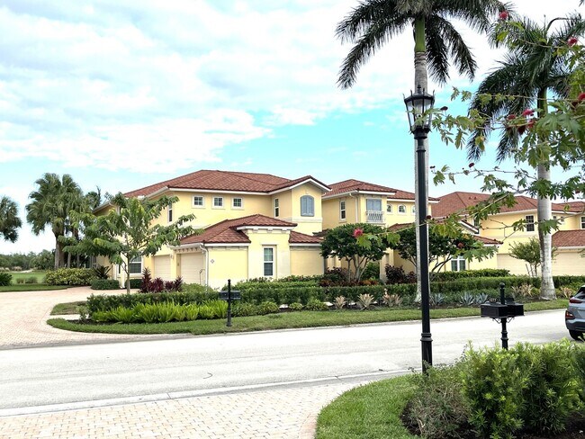 Building Photo - Stunning 3 bedroom Condo in Hammock Bay......
