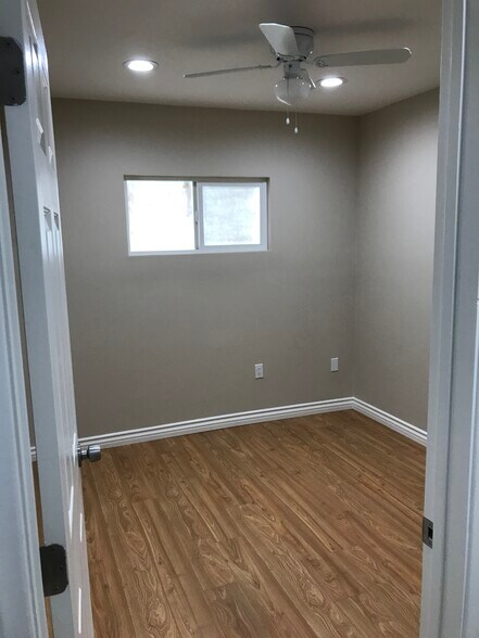 Building Photo - 18941 Vose St