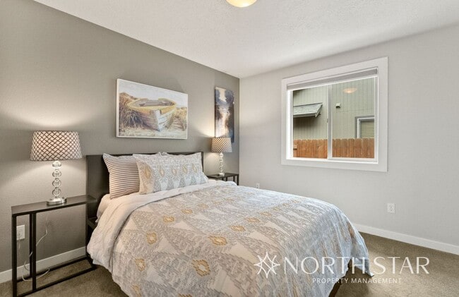 Building Photo - Modern and Spacious 3 bed/2 bath