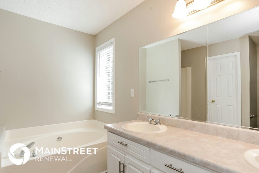 Building Photo - 4249 Gracewood Park Dr