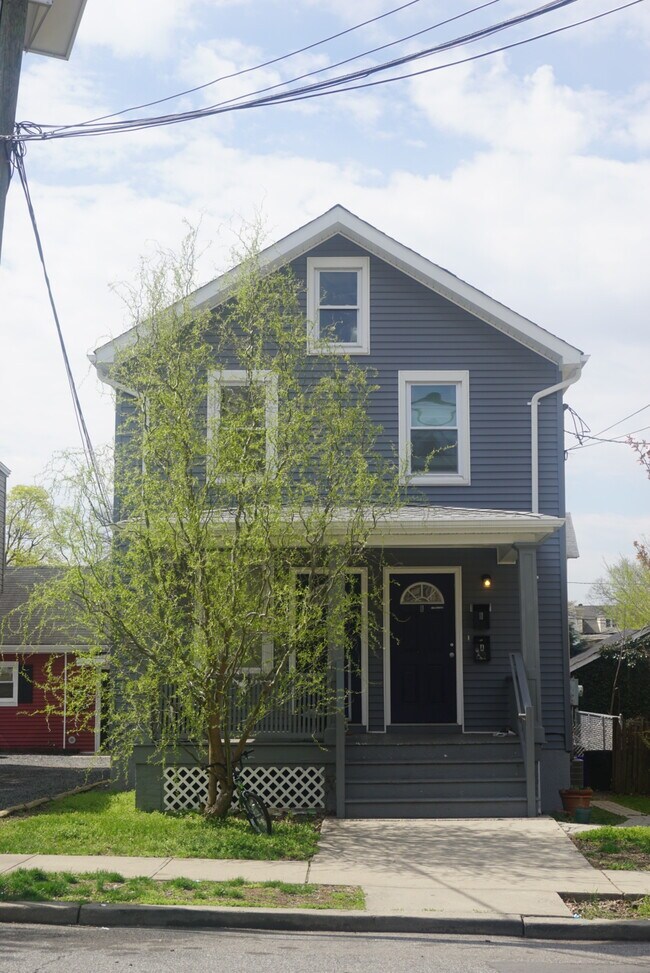 Primary Photo - 16 Handy St