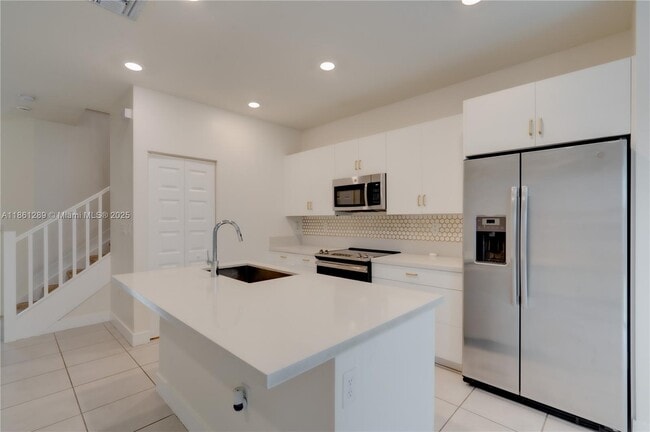 Building Photo - 15826 NW 91st Ct