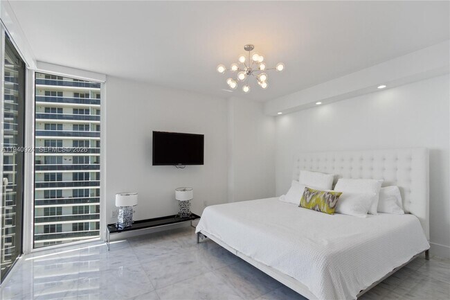 Building Photo - 1800 S Ocean Dr