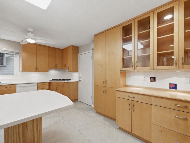 Building Photo - 4536 N Larkin St