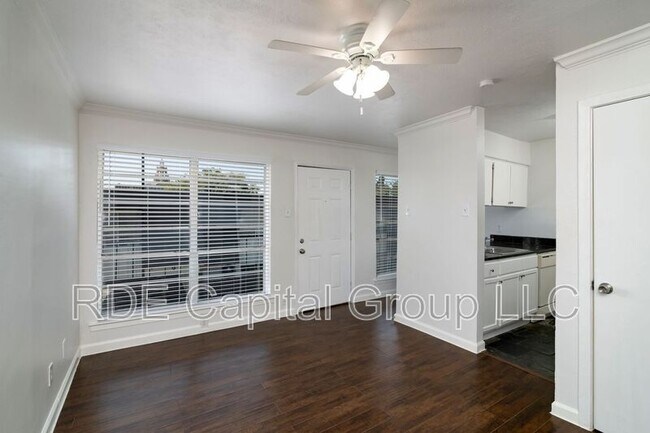 Building Photo - 2816 Throckmorton St