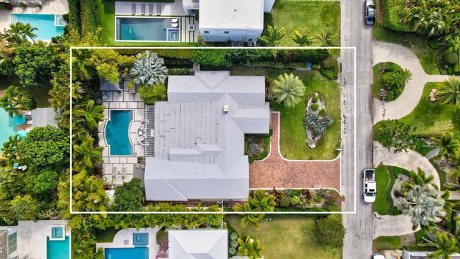 Building Photo - 309 NE 8th Ave