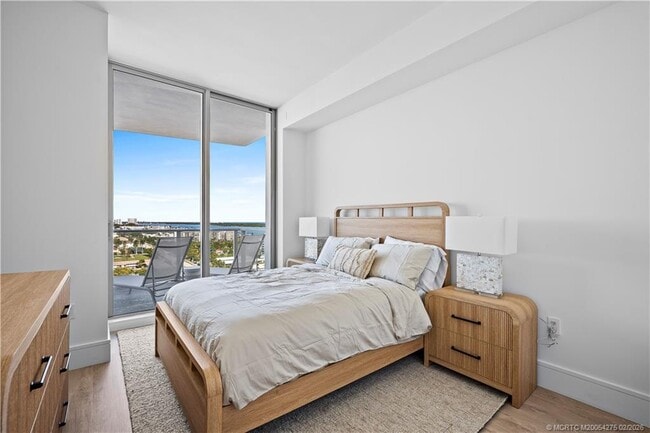 Building Photo - 220 Lake Shore Dr