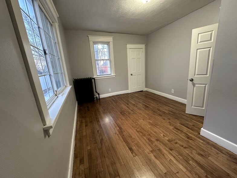 Room 3 - 187 Robie St W