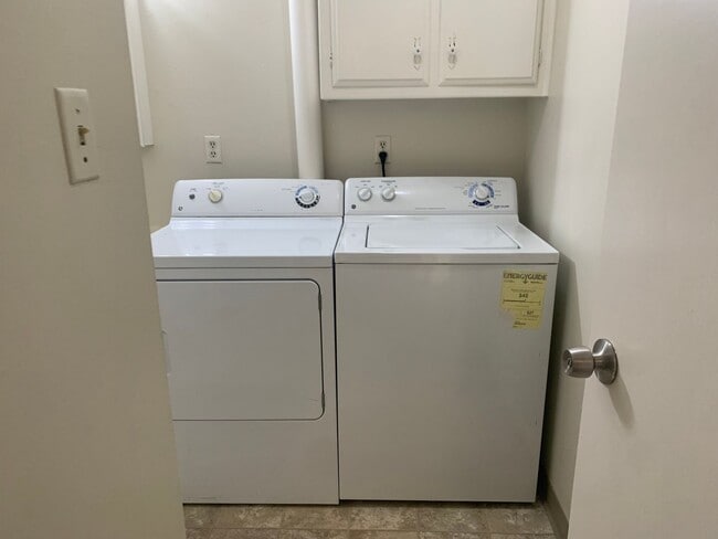 Building Photo - 2868003/60