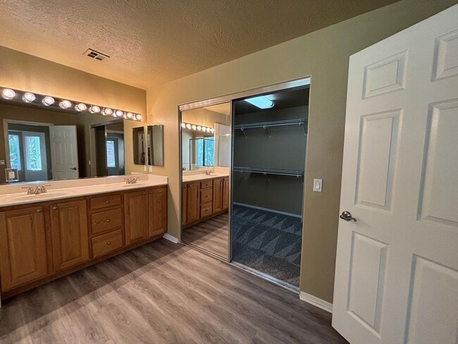 Building Photo - HOME FOR RENT IN SUN RIVER