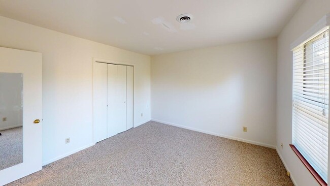 Building Photo - River Run Condo!