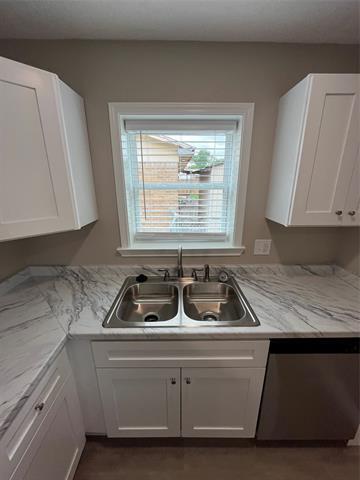 Building Photo - 2930 Gardenia Dr