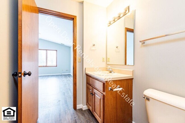 Building Photo - 1420 Flagstone Dr