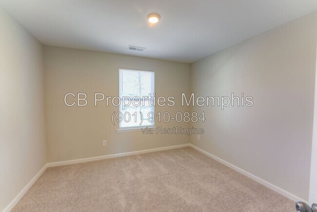 Building Photo - 652 Ayers St