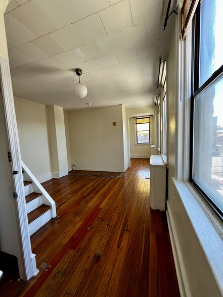Building Photo - 921 Christian St