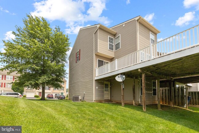 Building Photo - 302 Fox Trail