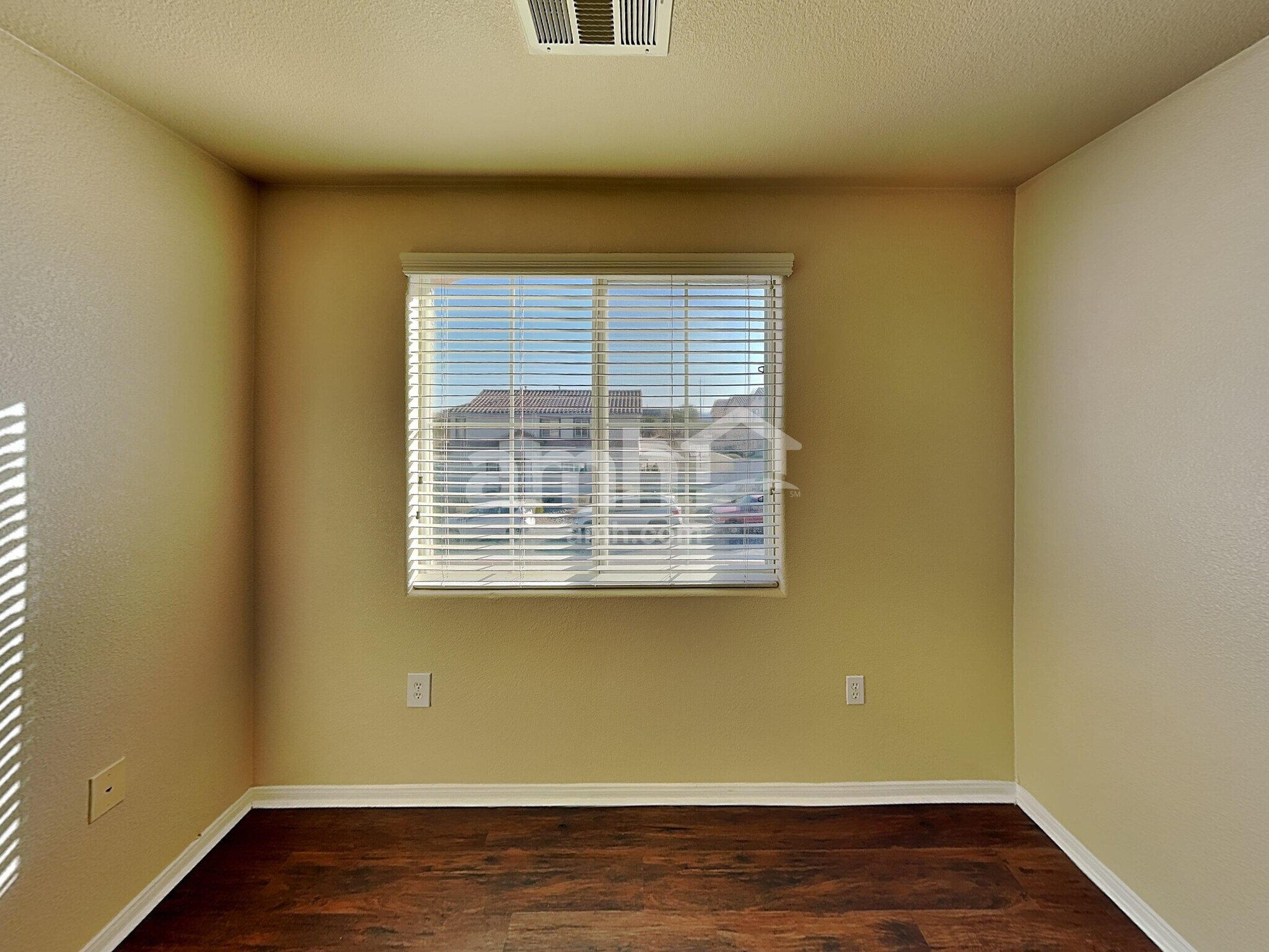 Building Photo - 10819 Hawthorne Berry St