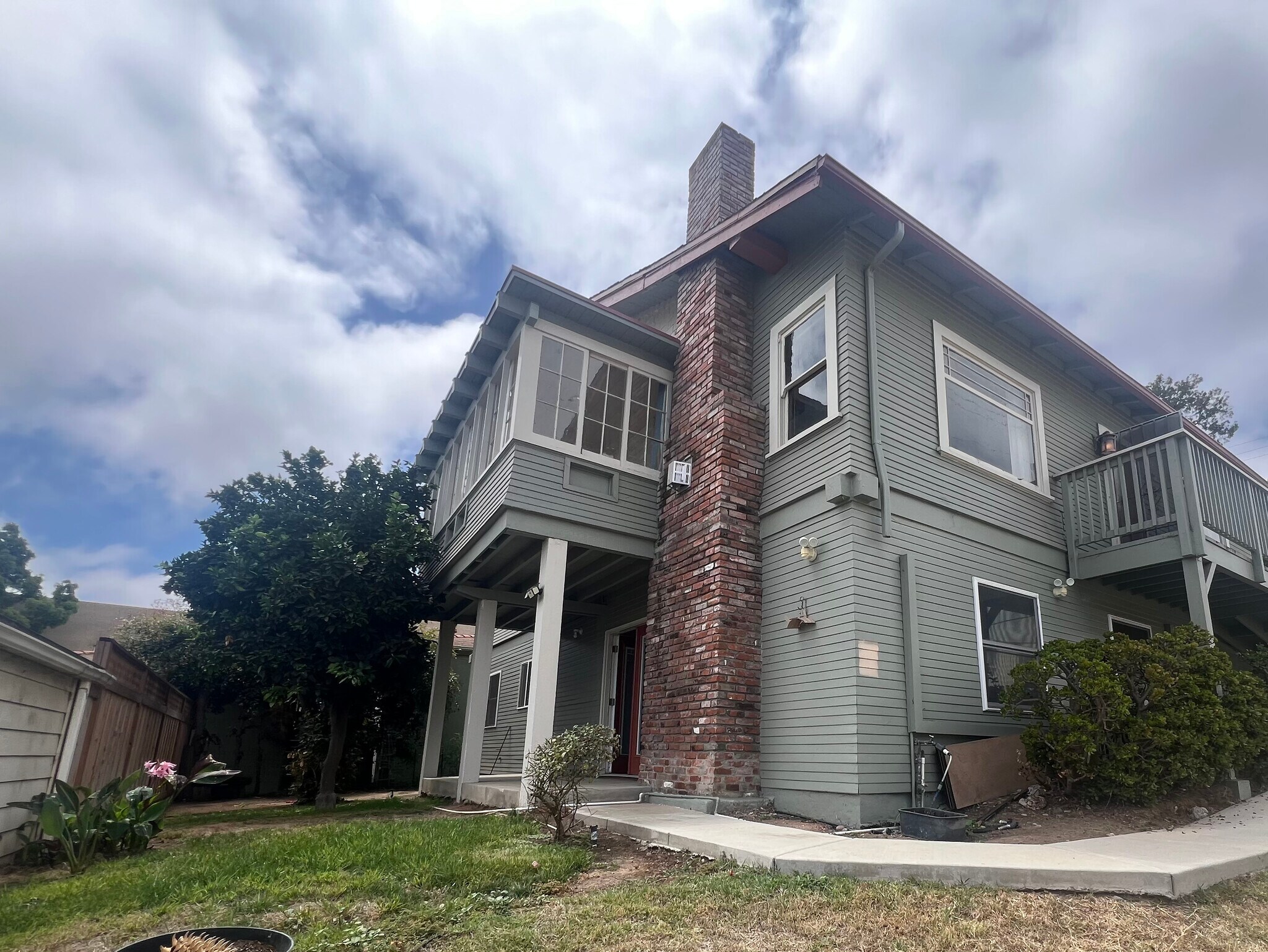 Building Photo - 1821 Cypress Ave