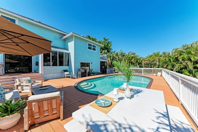 Building Photo - 8102 17th Ave W