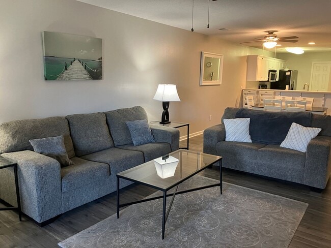 Building Photo - This is a 2 Bedroom, 2 Bathroom Completely...