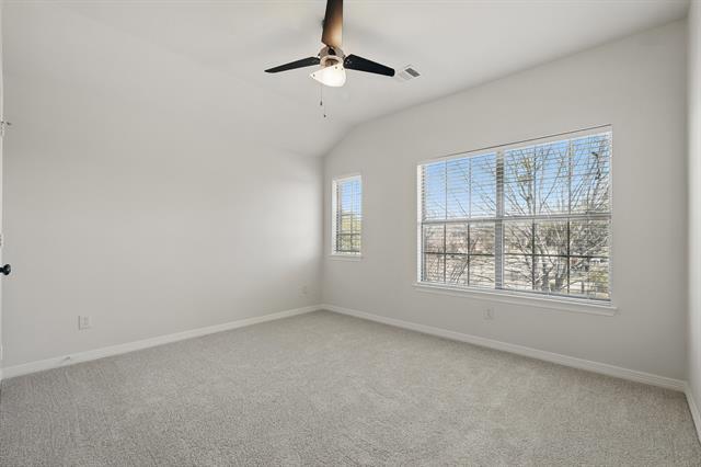 Building Photo - 400 Crossbill Ln