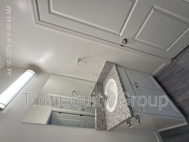 Building Photo - 735 S Pinkham St