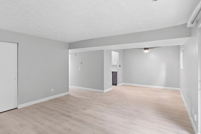 2x2 Renovated Dining and Living Space - Mariemont Woods