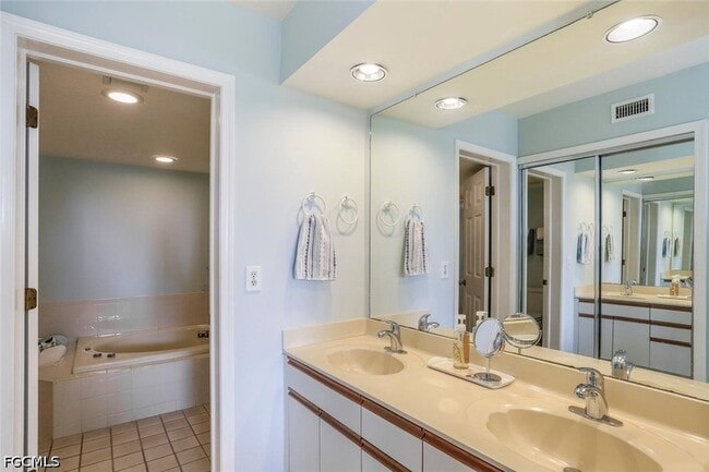 Building Photo - 340 Horse Creek Dr
