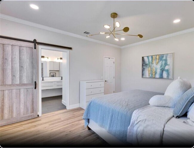 Building Photo - 405 Alva Dr