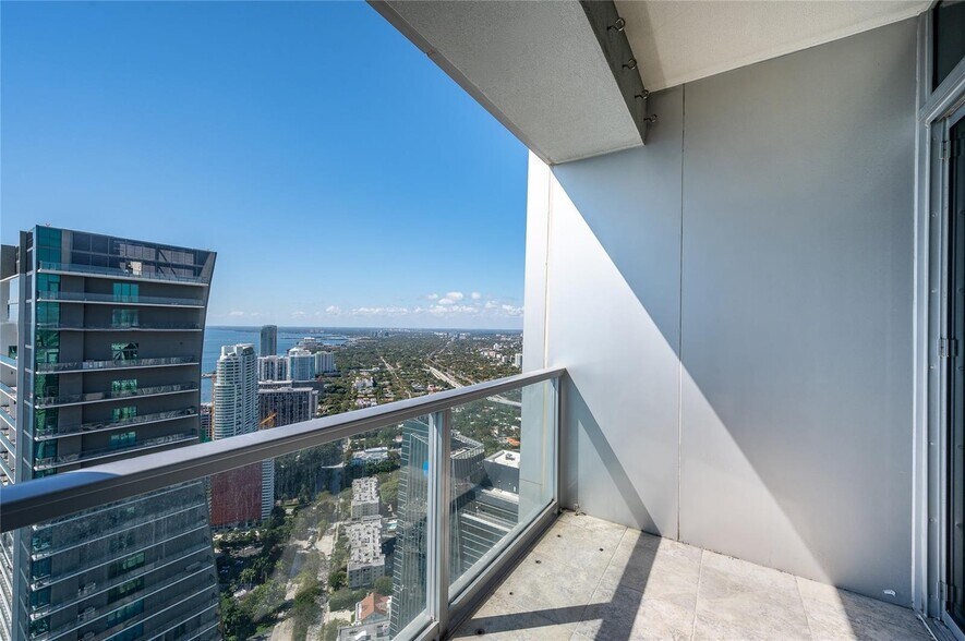 Building Photo - 1425 Brickell Ave