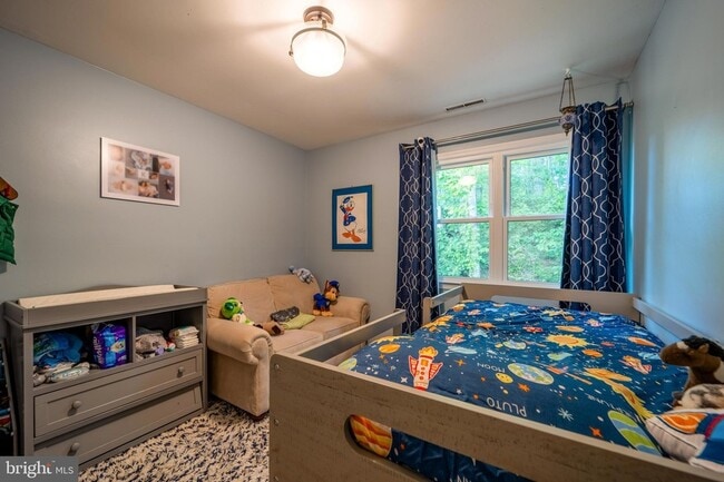 Building Photo - 2235 Abbotsford Dr