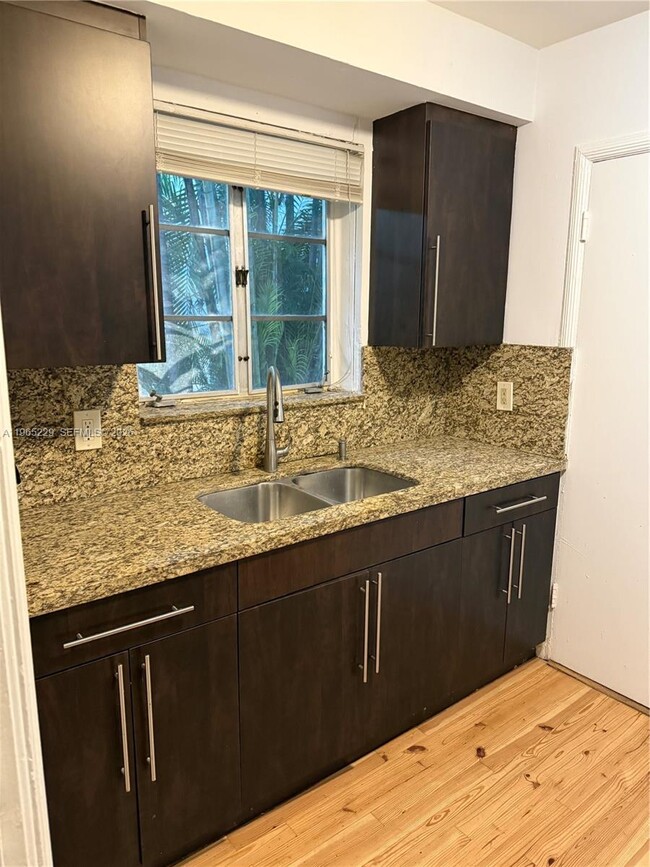 Building Photo - 23 Majorca Ave