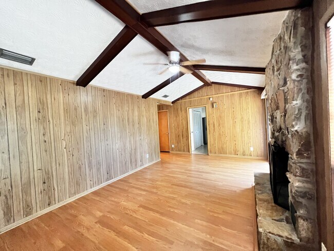 Building Photo - 5391 Golf Course Dr
