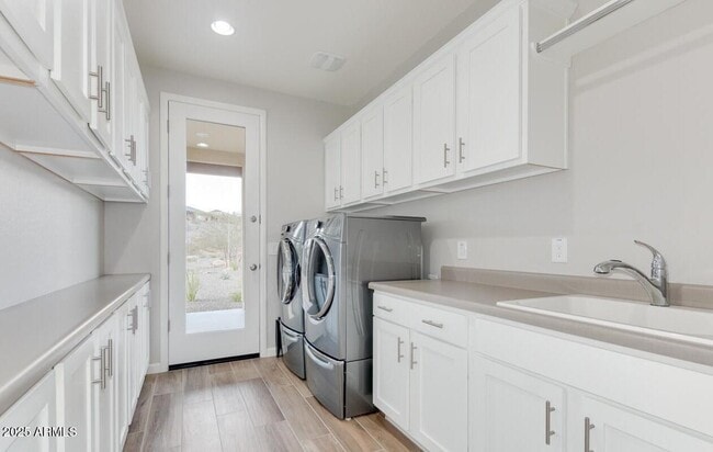 Building Photo - 4390 Noble Dr
