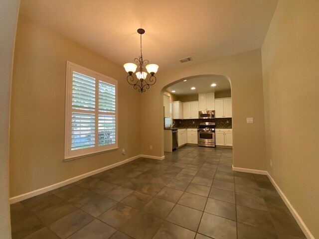 Building Photo - Beautiful 3 Bedroom in Gated Community! Po...