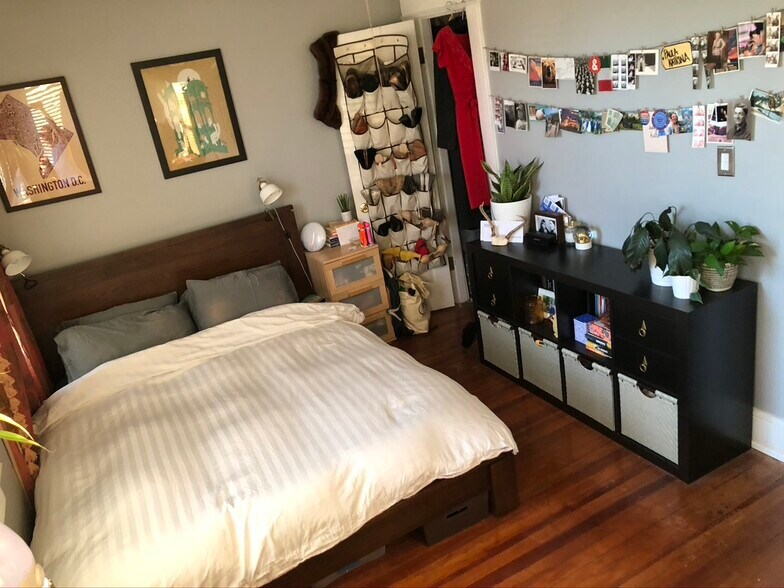 Building Photo - 1122 Owen Place NE