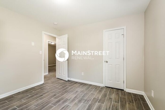Building Photo - 3 Bedroom Pet-Friendly Home in Charlotte, NC with Main Street Renewal