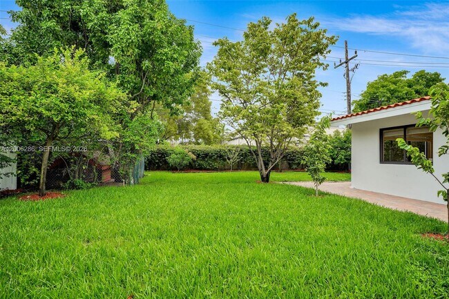 Building Photo - 6820 SW 86th Ave