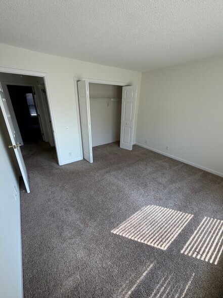 Guest Room - 7230 Meeting St