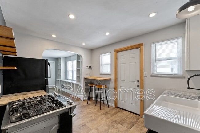 Building Photo - 4539 Crittenden Ave