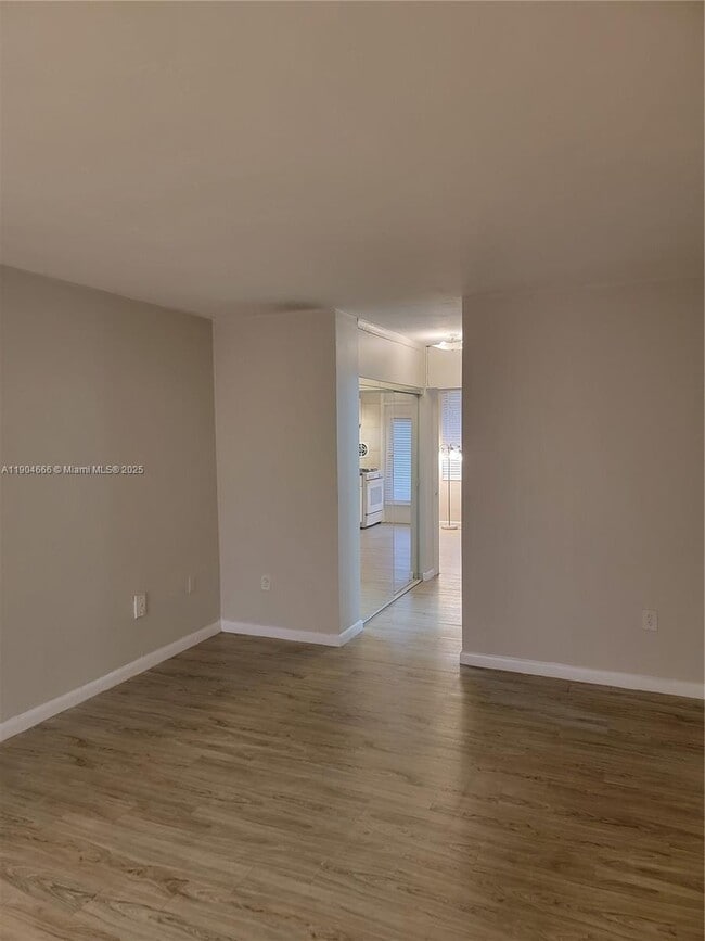 Building Photo - 441 Collins Ave