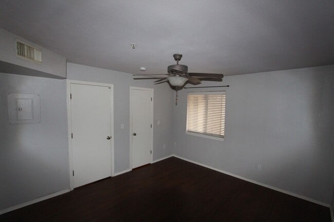 Building Photo - Quiet Arbors Condo Near NAU | 1 Bed + 1 Bath | Hardwood Floors | Private Balcony