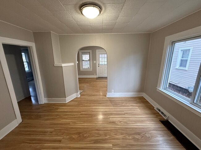 Building Photo - 123 Adelaide St